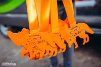 Rude liski. Medale dla dzieci w pierwszym biegu Leśna Piątka 2017.
